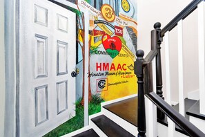 Interior - 5bed 4bath · Centrally Located · Perfect for Group (Houston)