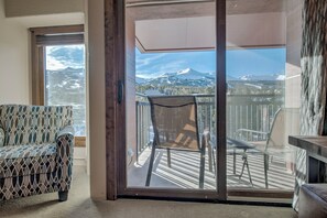 Smart TV, fireplace - Village at Breckenridge Shavano 2603 Ski In/Out (Breckenridge)