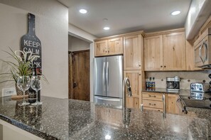 Fridge, microwave, oven, stovetop - Village at Breckenridge Shavano 2603 Ski In/Out (Breckenridge)