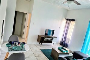 Interior - Cozy Crystal Towers Liguanea Kingston 2 BR Apt (Kingston)