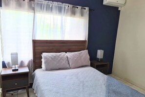 2 bedrooms, iron/ironing board, free WiFi, bed sheets - Cozy Crystal Towers Liguanea Kingston 2 BR Apt (Kingston)