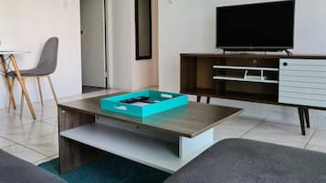 Smart TV, Netflix, books, streaming services