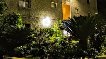 Enceinte de lâhĂ©bergement