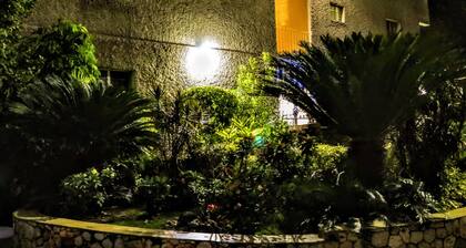 Cozy Crystal Towers Liguanea Kingston 2 BR Apt