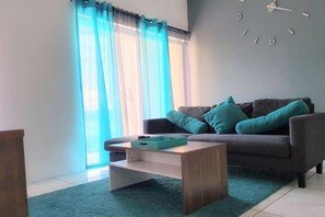 Smart TV, Netflix, books, streaming services