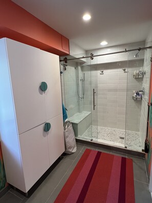 Badewanne, Haartrockner