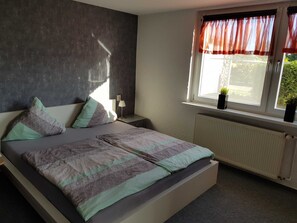 2 bedrooms, WiFi, bed sheets, wheelchair access
