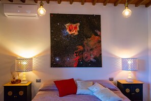 7 bedrooms, desk, iron/ironing board, travel cot