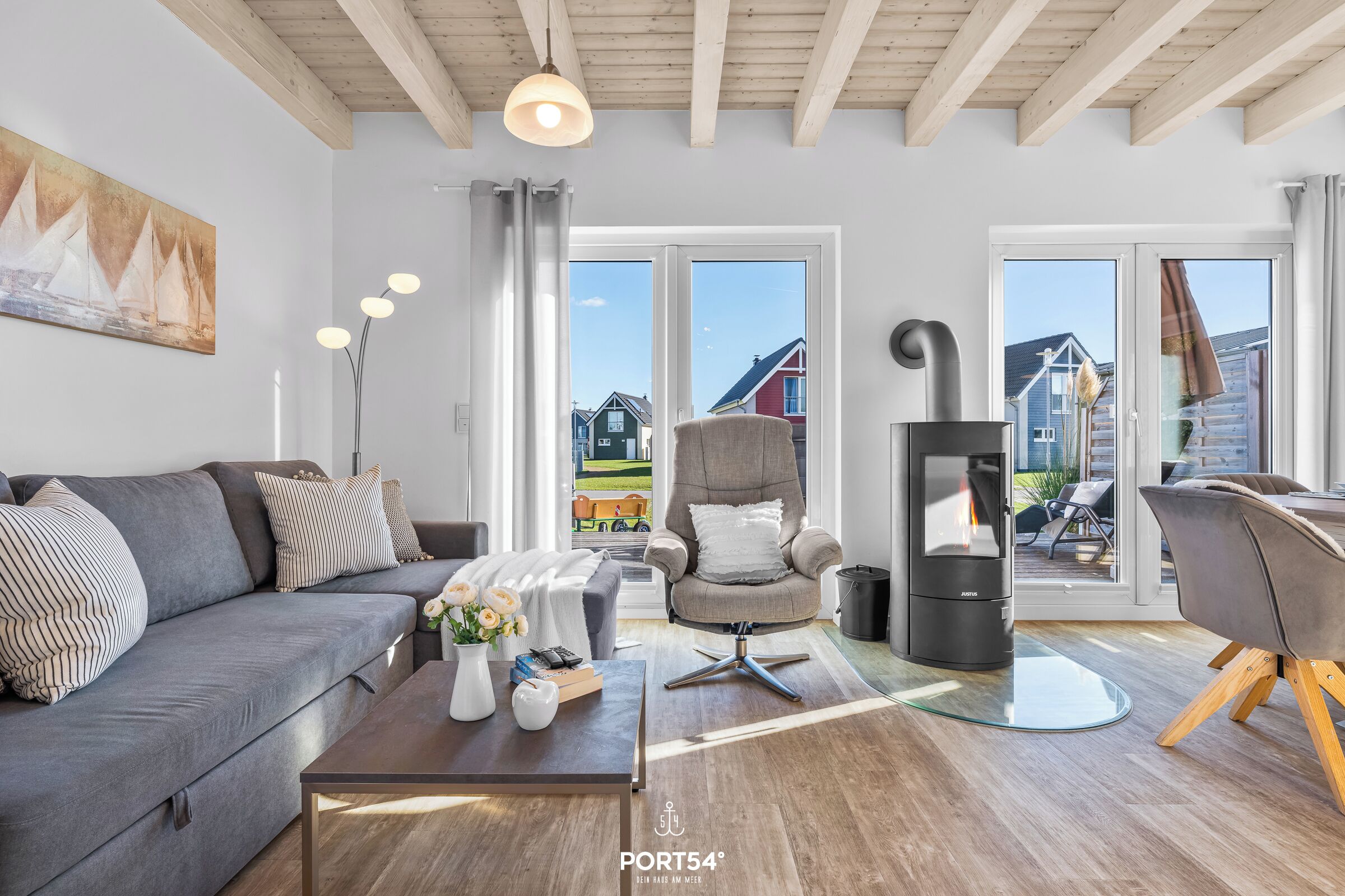 Fernseher, Kamin, Videothek