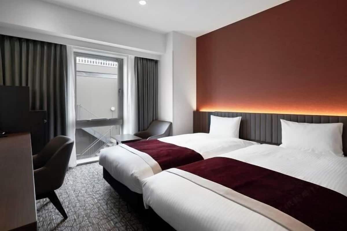 Premium bedding, down comforters, in-room safe, individually furnished