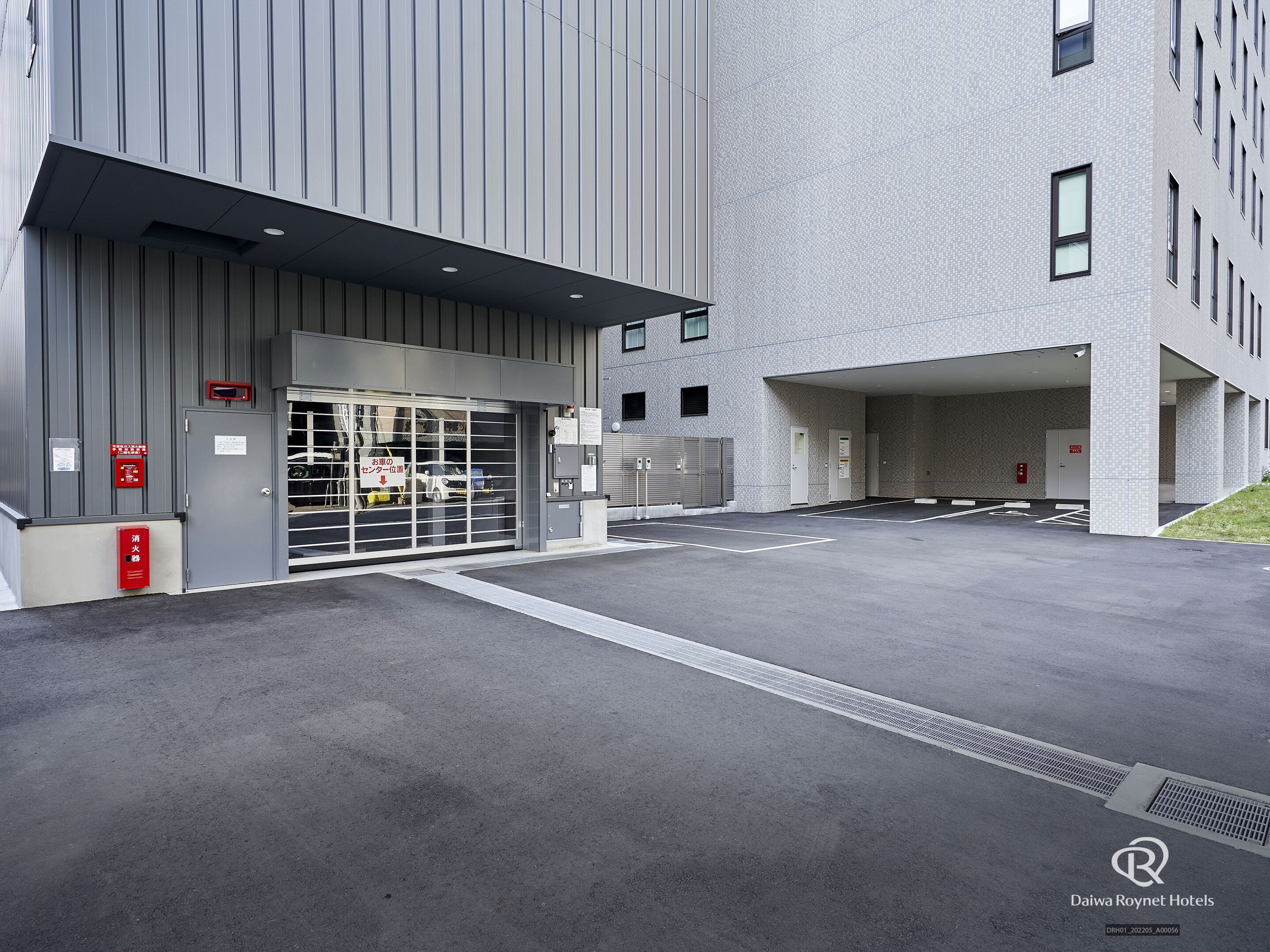 self-parking (surcharge) 1100 per night