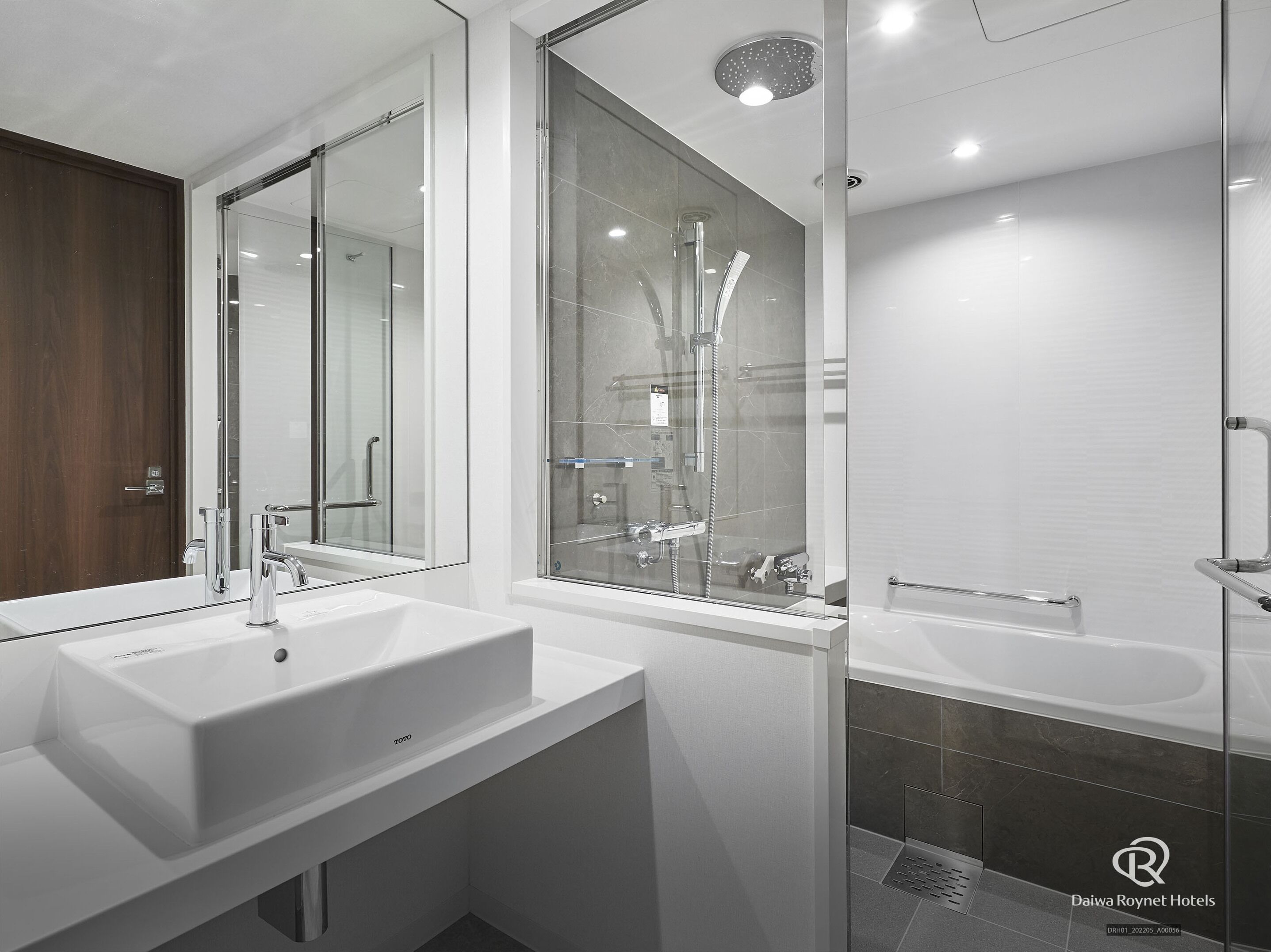 combined shower/bathtub, deep-soaking bathtub, rainfall showerhead