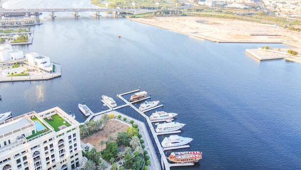 Standard Apartment | Lake view - Signature Holiday Homes (Dubai)