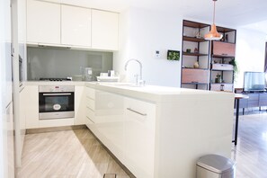 Standard Apartment | Private kitchen - Signature Holiday Homes (Dubai)