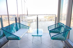 Standard Apartment | Terrace/patio - Signature Holiday Homes (Dubai)