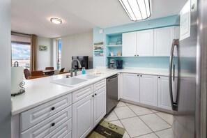 Fridge, microwave, oven, stovetop - Island Princess 719 Gulf front condo (Fort Walton Beach)