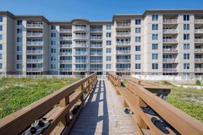 Property grounds - Island Princess 719 Gulf front condo (Fort Walton Beach)