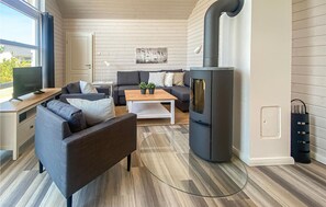 TV, fireplace, DVD player - Awesome home in Krems II/Warderbrück (Krems II/Warderbrück)