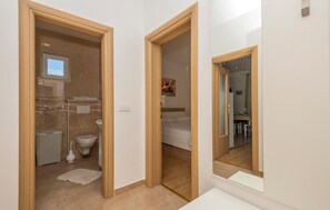 Shower - Gorgeous apartment in Makarska with WiFi (Makarska)