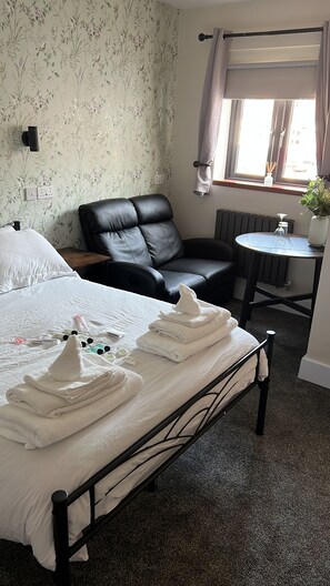1 bedroom, desk, iron/ironing board, free WiFi - Deluxe Double Room with Ensuite  (Taunton)