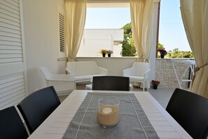 Outdoor dining - THE ALTAMAREA BEACH EXPERIENCE (Marina di Pescoluse)