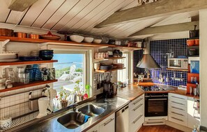 Frigorífico, horno, placa de cocina y lavavajillas