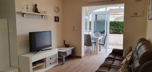 Smart TV, books - Vacation apartment 83A (Torrevieja)