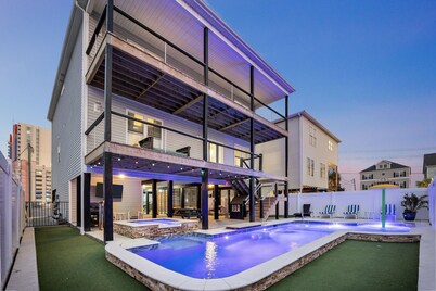 BEST RESORT-STYLE HEATED POOL IN CHERRY GROVE!! ELEVATOR - ONLY STEPS TO THE OCEAN!