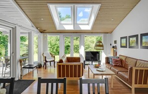 TV, fireplace - 3 bedroom awesome home in Ebeltoft (Ebeltoft)