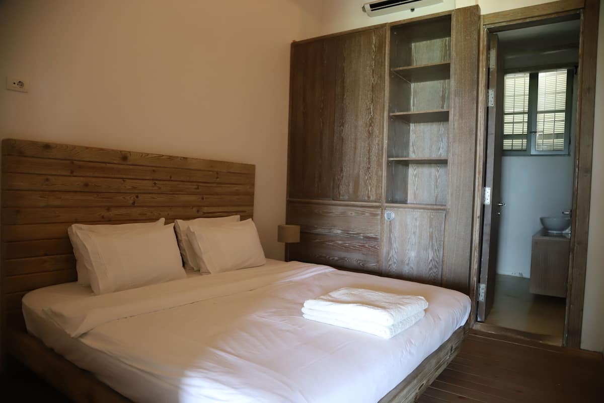 Superior Suite, 1 King Bed, Non Smoking, Sea View | 1 bedroom, premium bedding, individually furnished, desk