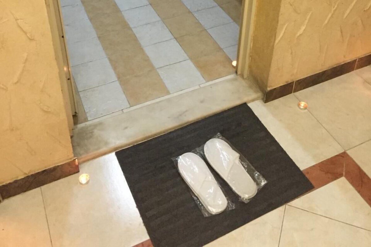 Suihkun ja ammeen yhdistelmä, sadesuihkupää, designer-hygieniatuotteet