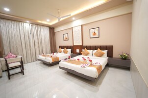 Escritorio, cortinas blackout y camas plegables/adicionales 