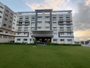 Outdoor wedding area - The Sky Imperial  Hotel Gopal Darshan (Nathdwara)
