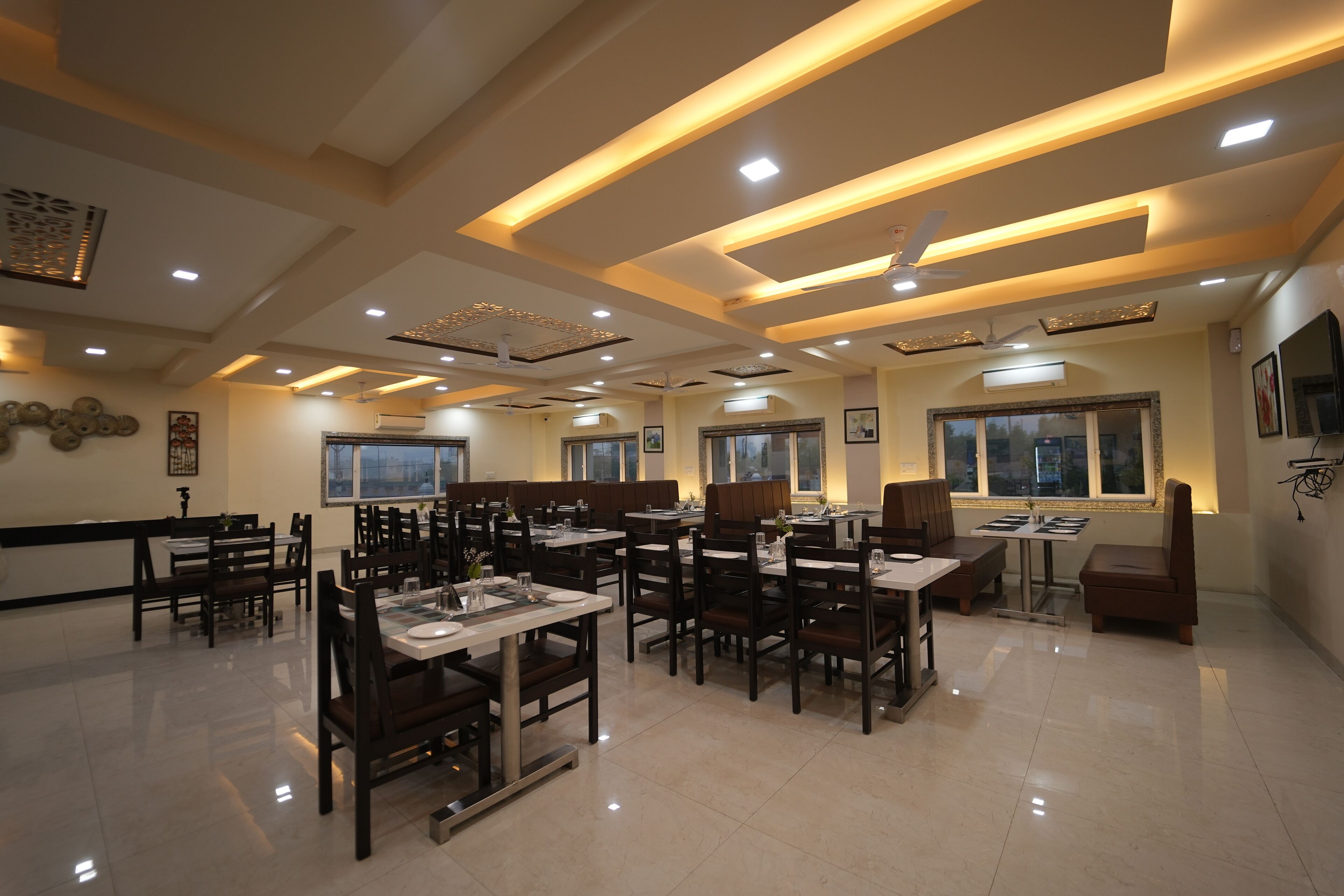 Breakfast, lunch, dinner served; Indian cuisine 