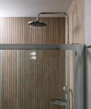 Shower, jetted tub, hair dryer, towels
