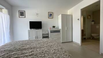 3 bedrooms, iron/ironing board, travel crib, WiFi