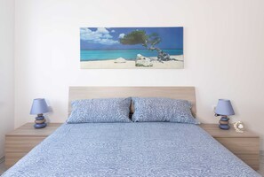 2 chambres, fer et planche à repasser, Wi-Fi gratuit, draps fournis