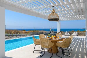 屋外ダイニングエリア