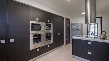Fridge, stovetop, dishwasher, coffee/tea maker