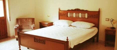 2 chambres, fer et planche à repasser, Wi-Fi gratuit, draps fournis