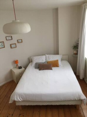 2 bedrooms, bed sheets