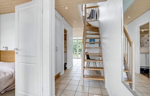 Lovely home in Nørre Nebel with WiFi