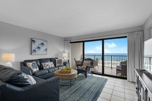 Smart TV, DVD player - GULFVIEW! SLEEPS 6! AVAILABLE NOW! (Destin)