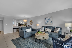 Smart TV, DVD player - Gulf Front Balcony | 2BR/2BA | Heated Pool, Tennis, Fitness | Emerald Towers #403 (Destin)