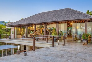 Property grounds - In 1 word: WOW! Unique, Breathtaking and Luxury! (Candidasa)