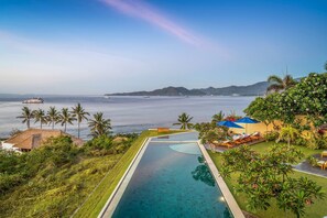 Outdoor pool - In 1 word: WOW! Unique, Breathtaking and Luxury! (Candidasa)