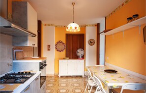 Fridge, stovetop, cookware/dishes/utensils - 2 bedroom cozy apartment in Castelsardo (Castelsardo)