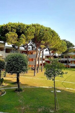 Apartment, 1 Bedroom, Balcony, Garden View | Property grounds