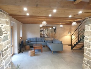 المنشأة من الداخل