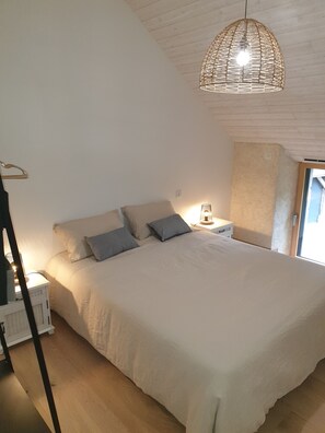 3 عدّة غرف نوم ومكواة/لوح كي وسرير سفر وواي فاي